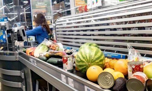 Tagesschau: V EÚ rastúce ceny energií nútia aj strednú triedu obmedzovať spotrebu potravín