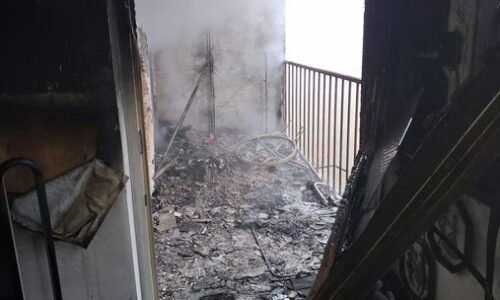 V Senici vypukol požiar v bytovom dome, ľudí evakuovali V Senici vypukol požiar v bytovom dome, ľudí evakuovali