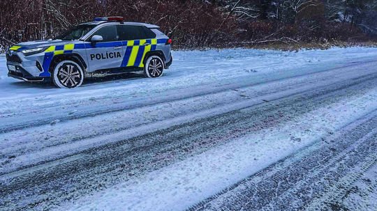 Cestu medzi Zvolenom a B. Bystricou zaplavilo. Pri Krupine sa vylial potok, Sliač skončil pod vodou