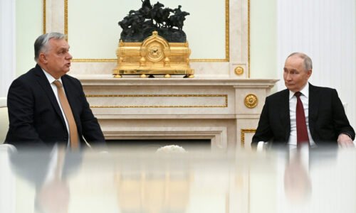 Zvláštna scéna v Kremli: Péter Szijjártó zašepkal Lavrovovi niečo do ucha, čo okamžite vyvolalo reakciu