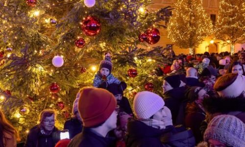 VIDEO+FOTO: V Bratislave slávnostne rozsvietili vianočný stromček, najobľúbenejšia zimná slávnosť potrvá do Troch kráľov