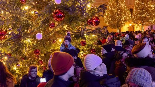 VIDEO+FOTO: V Bratislave slávnostne rozsvietili vianočný stromček, najobľúbenejšia zimná slávnosť potrvá do Troch kráľov