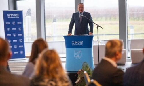 Bratislavská župa buduje centrá excelentnosti. Prepájajú školstvo, výskum a prax pre budúcnosť poľnohospodárstva Bratislavská župa buduje centrá excelentnosti. Prepájajú školstvo, výskum a prax pre budúcnosť poľnohospodárstva