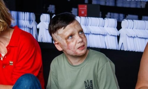 Tlumočnice neudržela pláč. Pohladil jsem její vlasy, líčil 11letý Roman smrt matky na Ukrajině