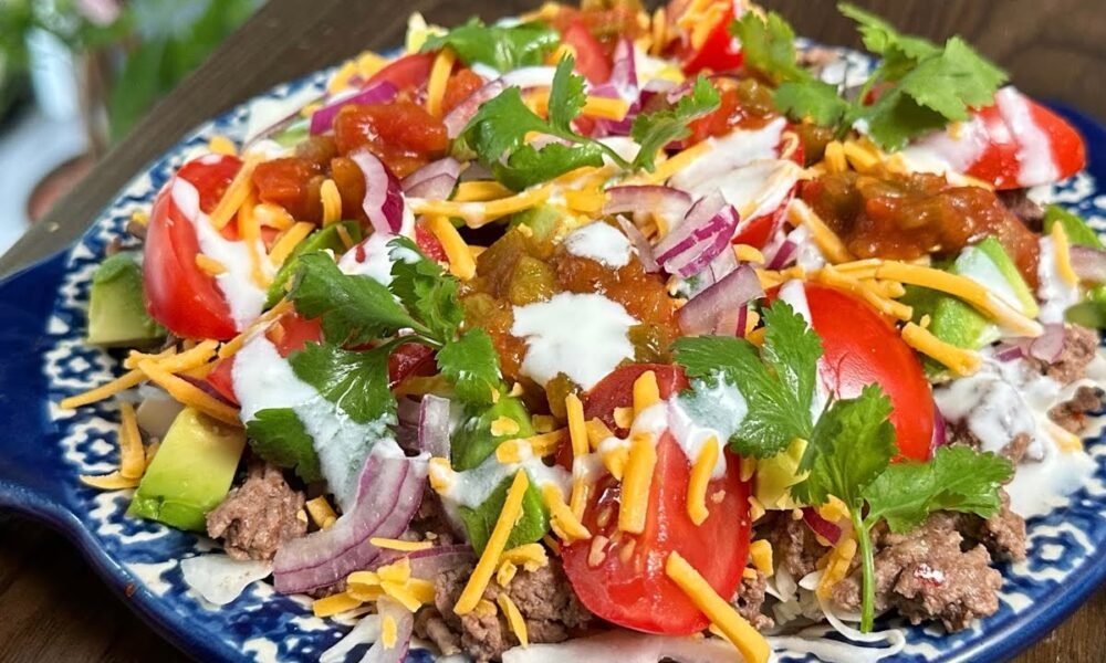 Taco-Salat. Es ist so lecker und einfach. Einfaches gesundes Rezept