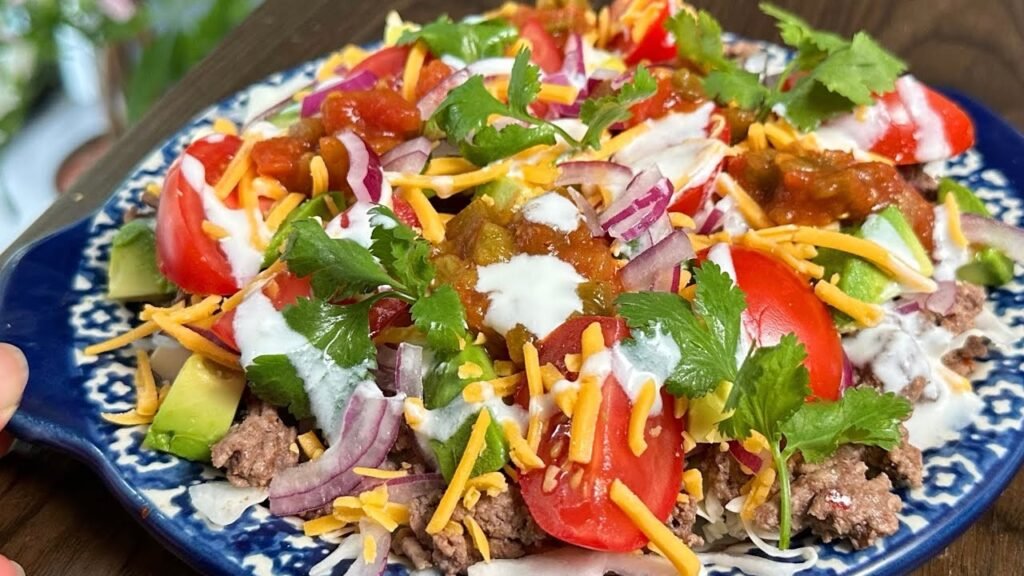 Taco-salat. es ist so lecker und einfach. einfaches gesundes rezept
