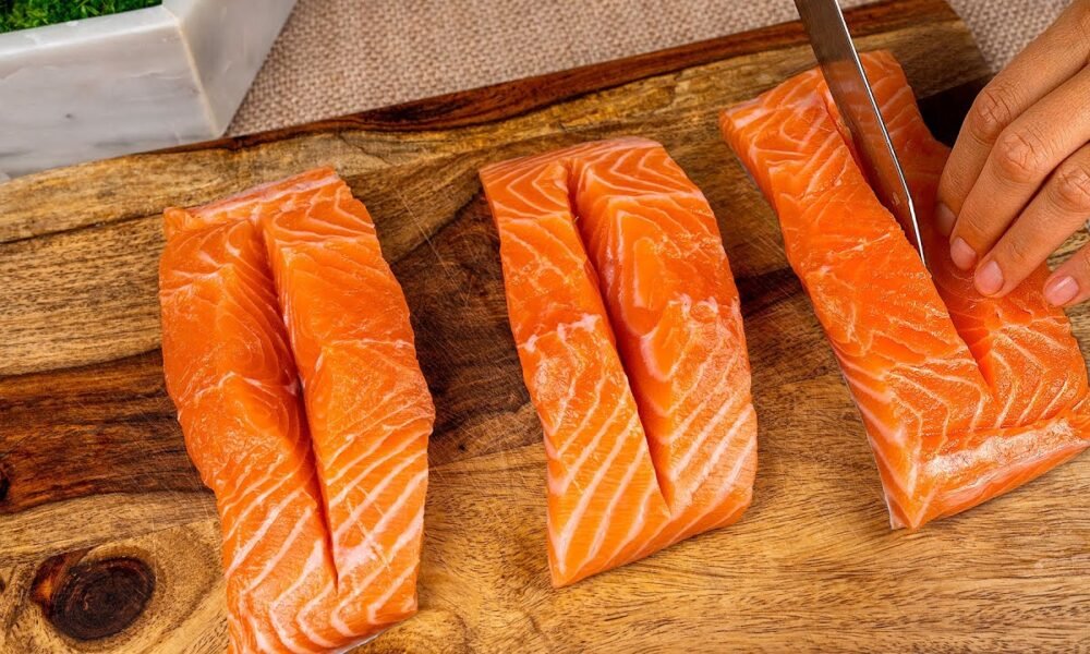 Ich schneide Lachs auf diese Weise – sehen Sie, was passiert! Ein außergewöhnlich leckeres Rezept!