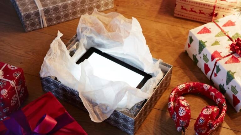 Herní a technologické dárky 2025: rychlé tipy, co koupit, když se v tom nevyznáte