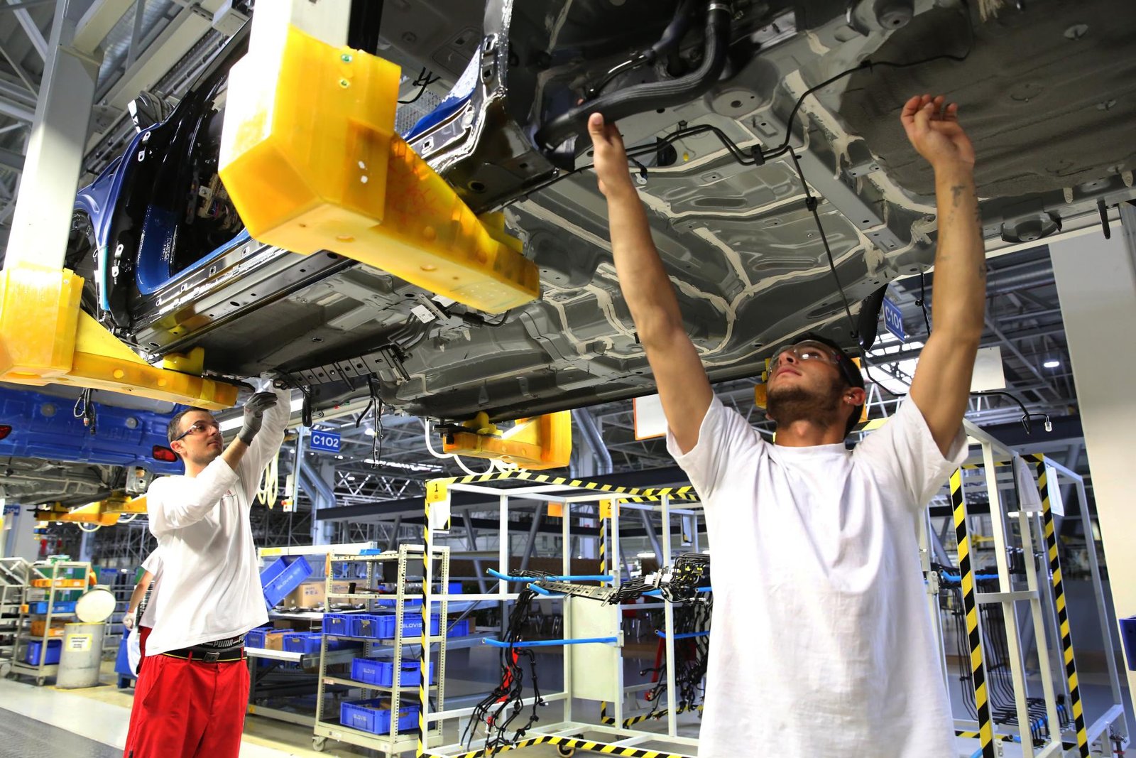Najväčší prepad v tomto roku. Vývoz automobiliek zaostal za vlaňajškom, Trumpove clá dopĺňajú aj iné brzdy Najväčší prepad v tomto roku. Vývoz automobiliek zaostal za vlaňajškom, Trumpove clá dopĺňajú aj iné brzdy