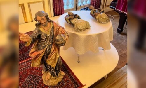 Do Česka se po 33 letech vrátily ukradené sochy. Mají velkou hodnotu, majitelé je dostali zpět