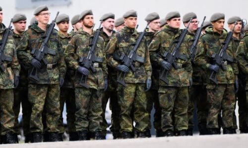 Bouře kvůli povinné vojně v Německu: Zavádějí se plošné odvody. Mládež masivně protestuje