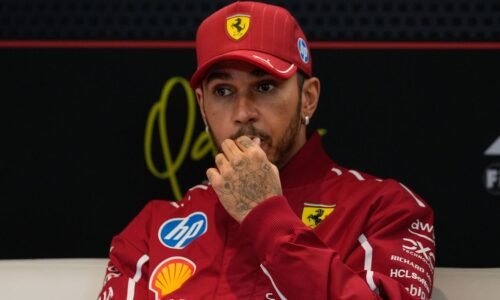 Klauzula v zmluve lewisa hamiltona môže skomplikovať situáciu ferrari