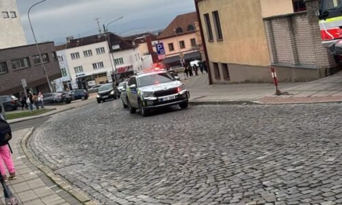 Hrozil výbuch ve škole v Uherském Brodě: Proběhla evakuace, nebezpečná látka je v kabinetu Hrozil výbuch ve škole v Uherském Brodě: Proběhla evakuace, nebezpečná látka je v kabinetu