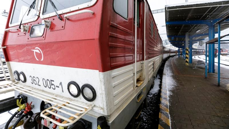 Vlaky jely proti sobě. Jen pár metrů chybělo k dalšímu železničnímu neštěstí na Slovensku