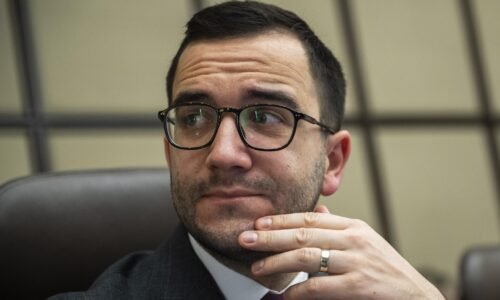 Hnutie Slovensko žiada Sakovej odstúpenie, začalo zber podpisov na mimoriadnu schôdzu k energopomoci Hnutie Slovensko žiada Sakovej odstúpenie, začalo zber podpisov na mimoriadnu schôdzu k energopomoci