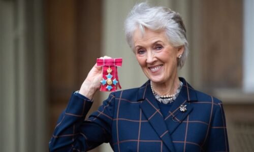 Odešla známá autorka bestsellerů Trollopeová. Proslavily ji romantické knihy plné intrik