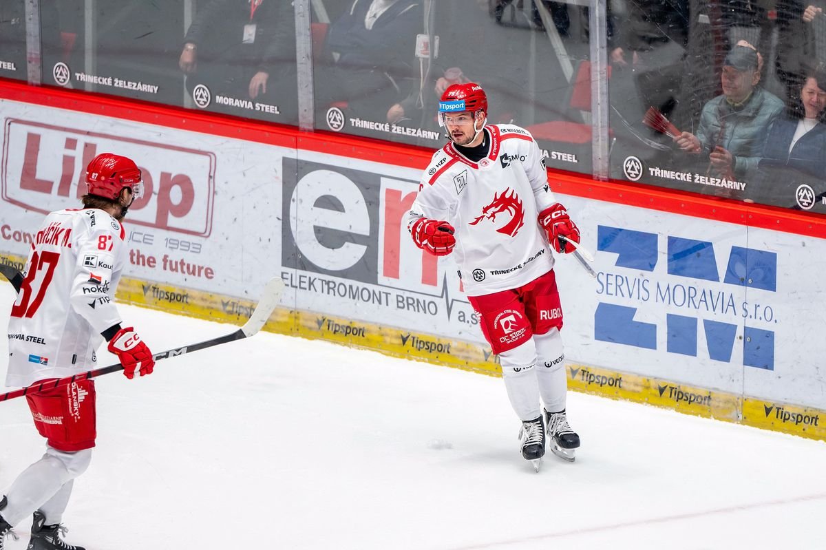 Třinec v dohrávke nedal šancu Hradcu Králové, Hudáček sa blysol víťazným gólom