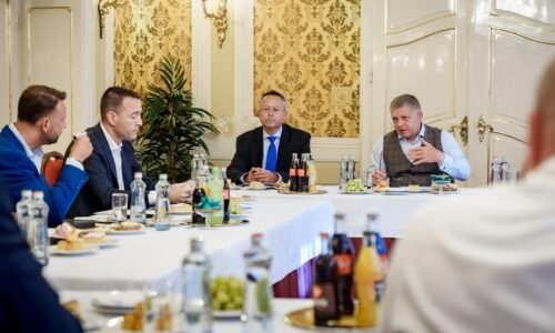 Hlas zvolal koaličnú radu, stretávajú sa len špičky vládneho bloku. Rezonovať má meno posledného rebela Hlas zvolal koaličnú radu, stretávajú sa len špičky vládneho bloku. Rezonovať má meno posledného rebela