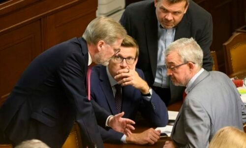 Hra o budoucnost ODS. Straně hrozí amen, míní Valeš. Kubáček varuje před pádem na deset procent Hra o budoucnost ODS. Straně hrozí amen, míní Valeš. Kubáček varuje před pádem na deset procent