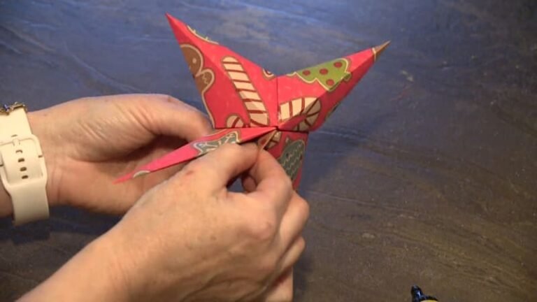 Zbyl vám balicí papír? podívejte se, jak z něj za pár minut vytvoříte nápaditou vánoční ozdobu