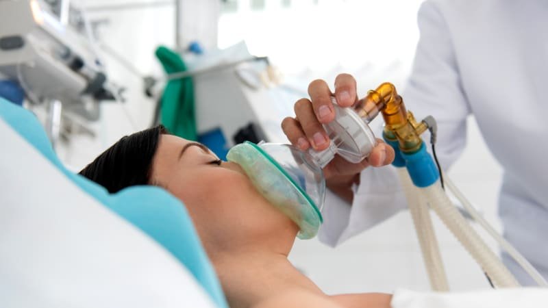 Mladá matka tří dětí skončila v kómatu. Na lůžko ji upoutaly zkrášlující procedury v cizině Mladá matka tří dětí skončila v kómatu. Na lůžko ji upoutaly zkrášlující procedury v cizině