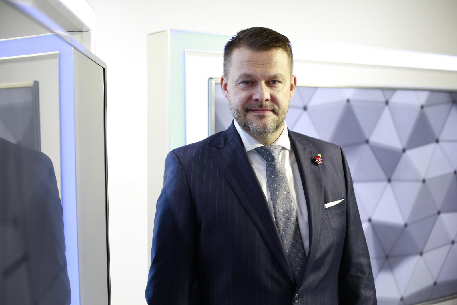 Hrozilo, že prídeme o 750 miliónov. Štát mení plány a miliardu eur naleje do bezpečnosti a technológií Hrozilo, že prídeme o 750 miliónov. Štát mení plány a miliardu eur naleje do bezpečnosti a technológií