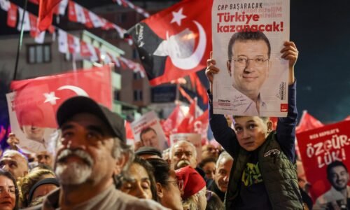 Nemáte na to odvahu, odkazuje Erdoganovi opozičný líder. Parlament zamietol návrh vysielať súdny proces naživo Nemáte na to odvahu, odkazuje Erdoganovi opozičný líder. Parlament zamietol návrh vysielať súdny proces naživo