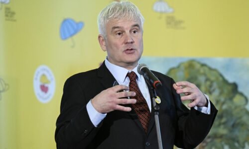 Normalizujete násilie a vyháňate mladých zo Slovenska, povedal Mikloško o dianí v parlamente Normalizujete násilie a vyháňate mladých zo Slovenska, povedal Mikloško o dianí v parlamente