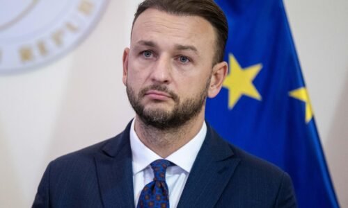 Ministerstvo vnútra plánuje spresniť zákonné pravidlá prehliadky zadržaných osôb