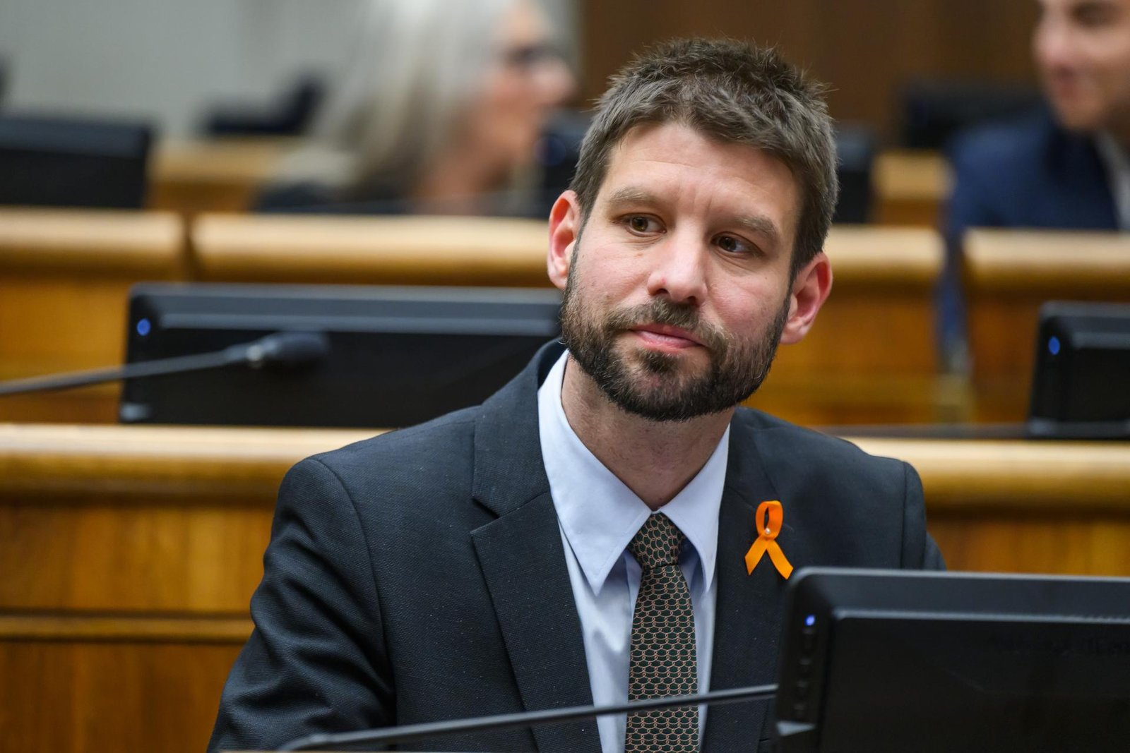 Slovensko sa rozpadá. Vlaky zastali 20 metrov od seba, Ráž musí okamžite odstúpiť, tvrdí Šimečka Slovensko sa rozpadá. Vlaky zastali 20 metrov od seba, Ráž musí okamžite odstúpiť, tvrdí Šimečka