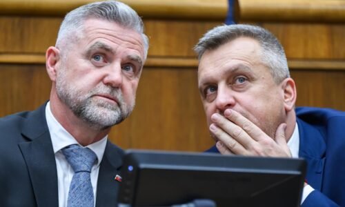 PS podáva podnet na Danka, odsudzuje násilie voči ženám. Hlas ukazuje na Matoviča