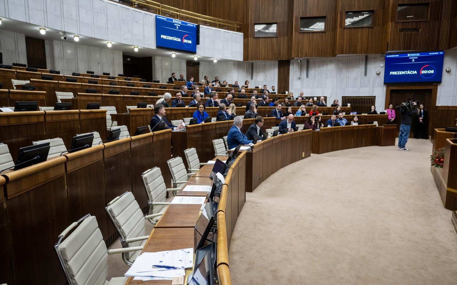 Poslanci ukončili dnešné rokovanie parlamentu, venujú sa zmenám v Trestnom zákone