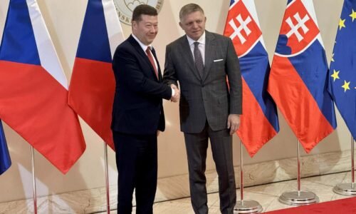 Raši hovorí o reštarte vzťahov s Českom. Fico prijal na Úrade vlády Okamuru Raši hovorí o reštarte vzťahov s Českom. Fico prijal na Úrade vlády Okamuru