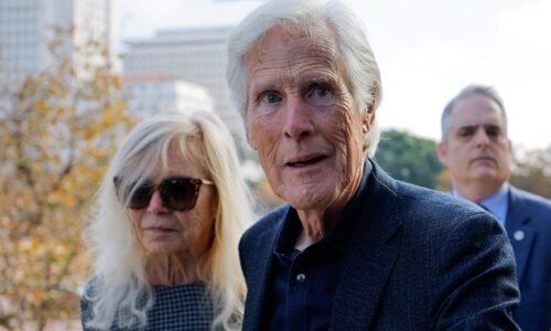 Súd poslal na 2,5 roka do väzenia lekára, ktorý poskytol hercovi Perrymu pred smrťou ketamín Súd poslal na 2,5 roka do väzenia lekára, ktorý poskytol hercovi Perrymu pred smrťou ketamín