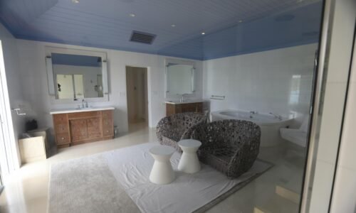 Demokratickí kongresmani zverejnili fotografie z Epsteinovho súkromného ostrova (FOTO) Demokratickí kongresmani zverejnili fotografie z Epsteinovho súkromného ostrova (FOTO)