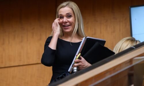 Schôdza k energopomoci nebude, poslanci neschválili program. Koalícii na ľudoch nezáleží, reaguje Galek