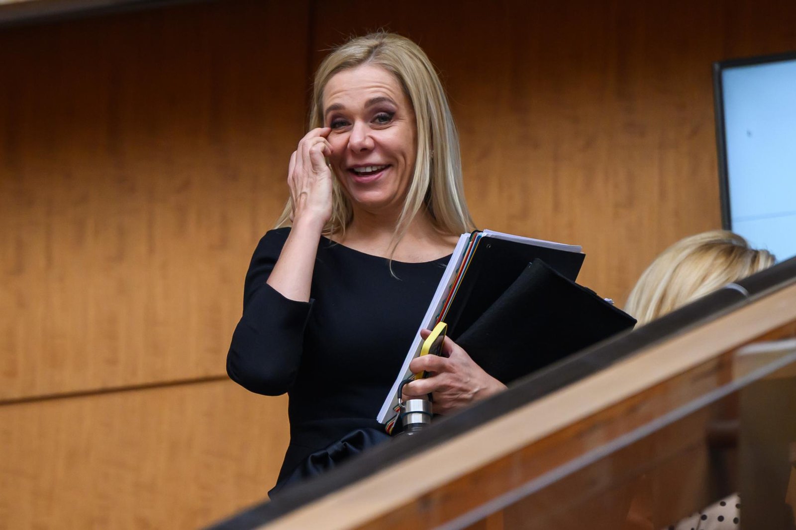 Schôdza k energopomoci nebude, poslanci neschválili program. Koalícii na ľudoch nezáleží, reaguje Galek Schôdza k energopomoci nebude, poslanci neschválili program. Koalícii na ľudoch nezáleží, reaguje Galek