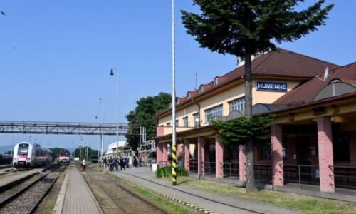 Elektrifikácia trate z Bánoviec nad Ondavou do Humenného je hotová. Vlaky sa na ňu vrátia po dvoch rokoch Elektrifikácia trate z Bánoviec nad Ondavou do Humenného je hotová. Vlaky sa na ňu vrátia po dvoch rokoch