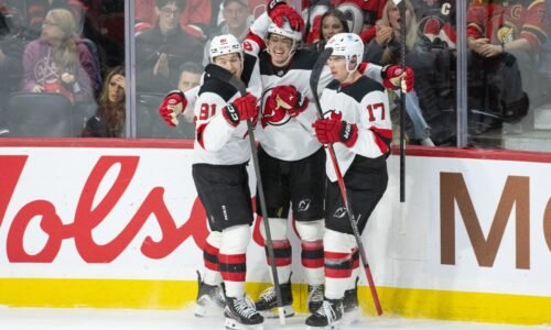 Nemec strelil siedmy gól v sezóne a zariadil obrat Devils, bodovo dobehol Slafkovského