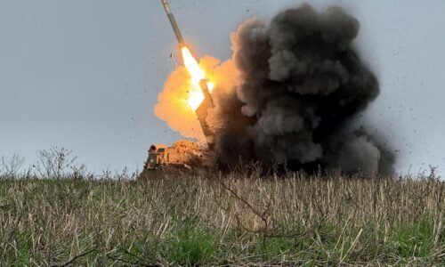 Ukrajinskí vojaci tvrdia, že odrazili ruský útok na ich pozície v Pokrovsku. V Myrnohrade však Rusi postupujú