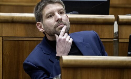 Prezident podpísal likvidáciu kajúcnikov aj kriminalizáciu opozície, reaguje PS