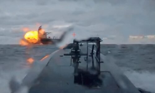 Tretí útok za dva týždne. Ukrajinské drony v Čiernom mori napadli tanker ruskej tieňovej flotily