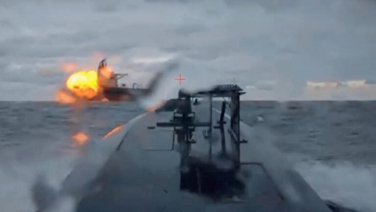 Tretí útok za dva týždne. ukrajinské drony v čiernom mori napadli tanker ruskej tieňovej flotily