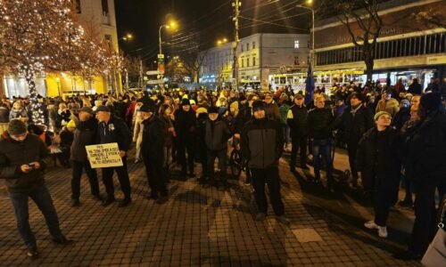 Opozičný pochod za odstúpenie riaditeľa SIS Pavla Gašpara