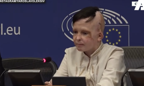 VIDEO: Sála plná emócií. Tlmočníčka plakala, keď chlapec z Ukrajiny opisoval stratu matky VIDEO: Sála plná emócií. Tlmočníčka plakala, keď chlapec z Ukrajiny opisoval stratu matky