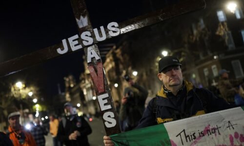 Predstaviteľ krajnej pravice chystá vianočnú oslavu. Biskupi hovoria o zneužití viery na šírenie rasizmu Predstaviteľ krajnej pravice chystá vianočnú oslavu. Biskupi hovoria o zneužití viery na šírenie rasizmu