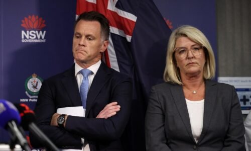 Austrálska polícia obvinila mladšieho útočníka zo sydney z terorizmu a 15 vrážd