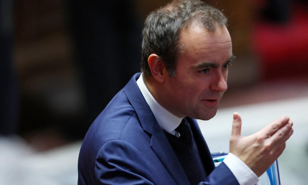 Francúzska vláda sa snaží odvrátiť svoj shutdown, premiér Lecornu vedie konzultácie so stranami