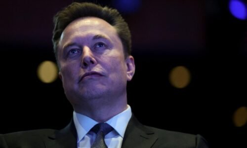 Musk je prvým človekom, ktorého majetok pokoril hranicu 700 miliárd USD