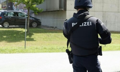 Brutální vražda politikova syna ve Vídni. Oběť shořela v luxusním automobilu